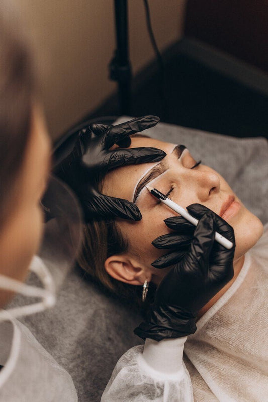 Микроблейдинг за естествена визия – тайната на „no makeup“ ефекта